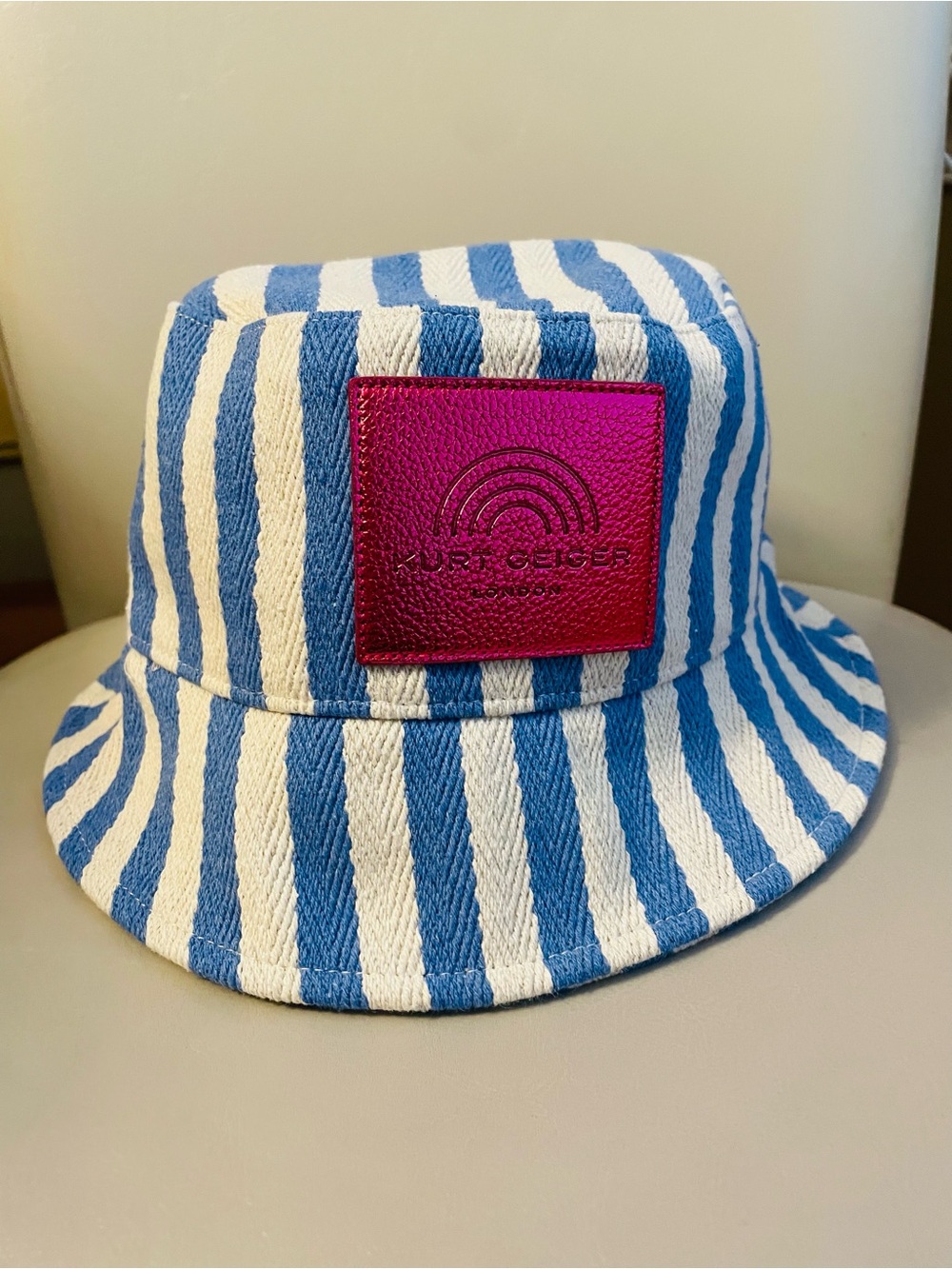 KURT GEIGER LONDON SOUTHBANK BUCKET HAT - Picture 4 of 10